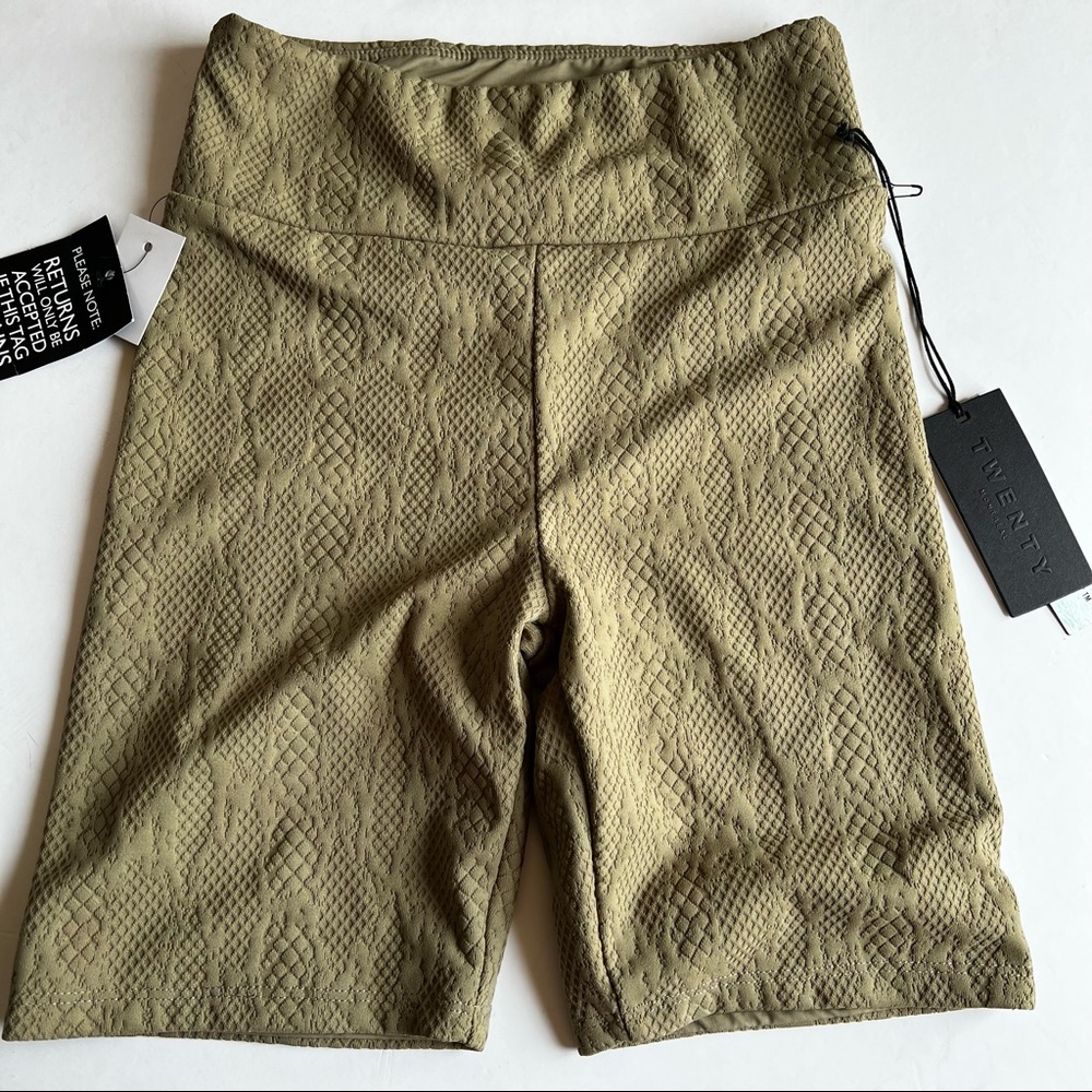 TWENTY MONTREAL 3D Activewear Biker Shorts Small green snake Python 3d print
